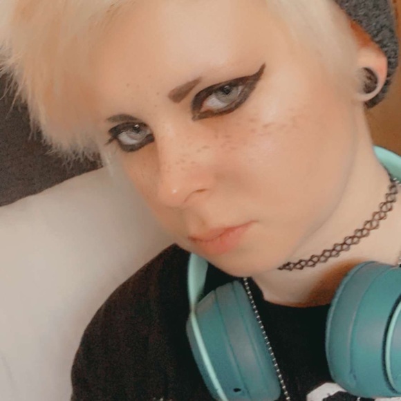 Meet your Posher, Julie - Picture 3 of 11